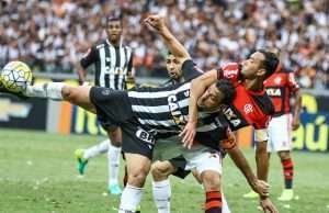 Fred sofrendo penalidade com Flamengo