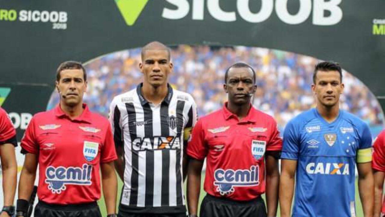 Cássio cobra falta de atenção de jogadores do Corinthians e cita