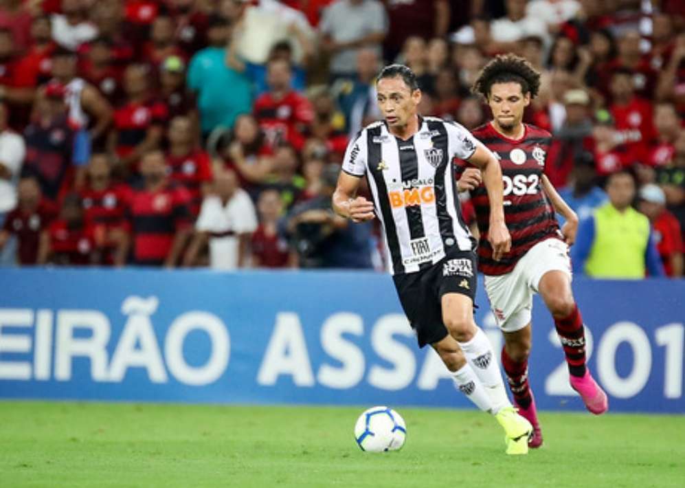 Fábio, gigante interminável no gol, para alegria e tristeza do Cruzeiro