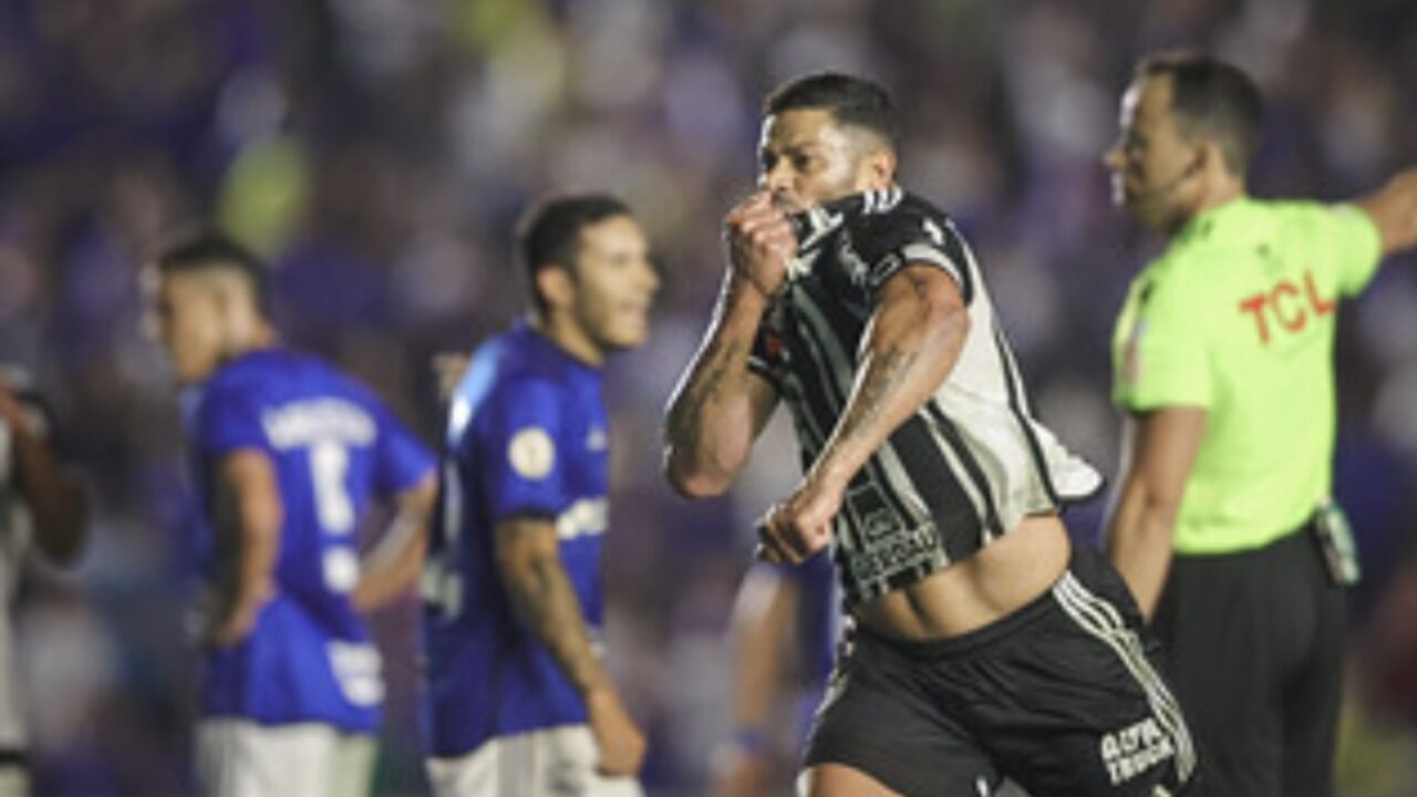 VÍDEO: Atacante acerta o ângulo em gol impressionante na final da